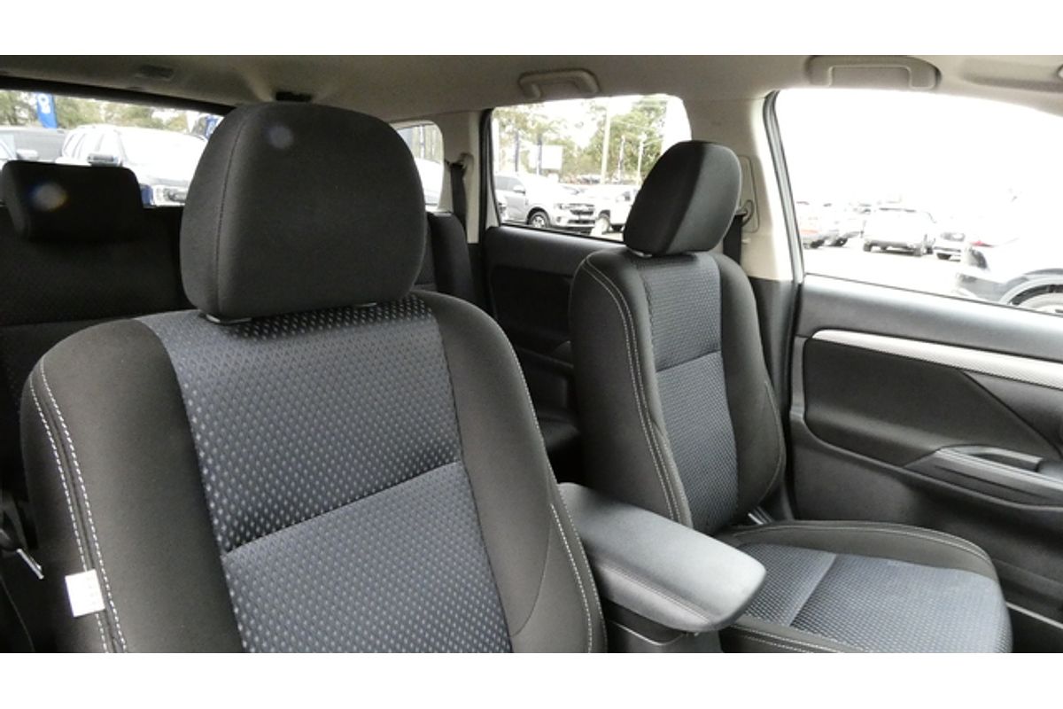 2016 Mitsubishi Outlander LS Safety Pack ZK