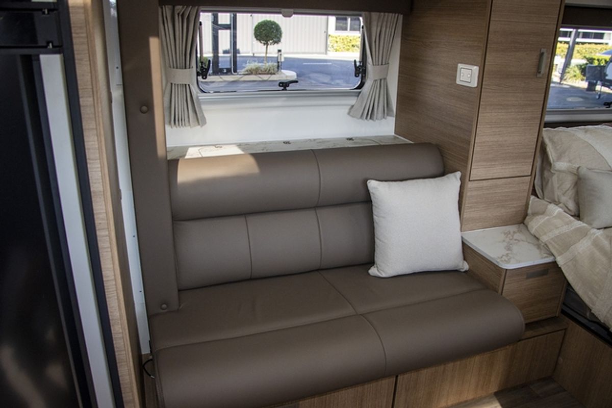2025 Jayco SILVERLINE CARAVAN 21.65-4.OB.SL-MY25