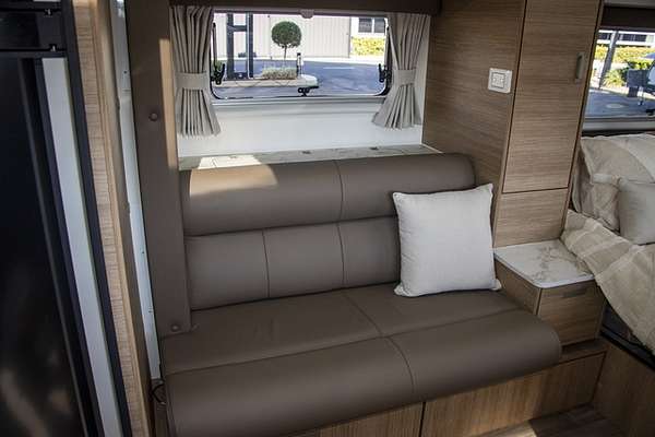 2025 Jayco SILVERLINE CARAVAN 21.65-4.OB.SL-MY25