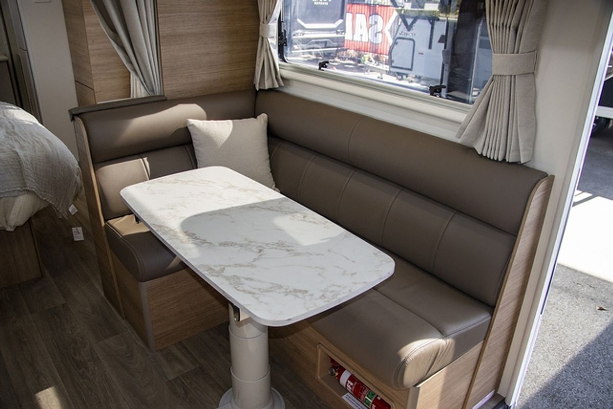 2025 Jayco SILVERLINE CARAVAN 21.65-4.OB.SL-MY25