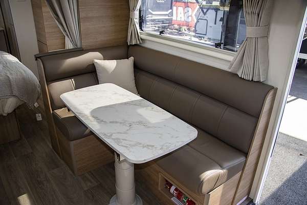 2025 Jayco SILVERLINE CARAVAN 21.65-4.OB.SL-MY25