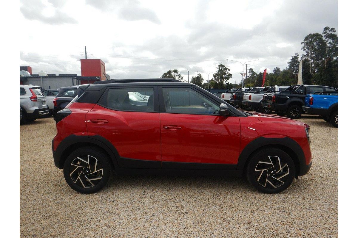 2025 Mahindra XUV3XO AX7L