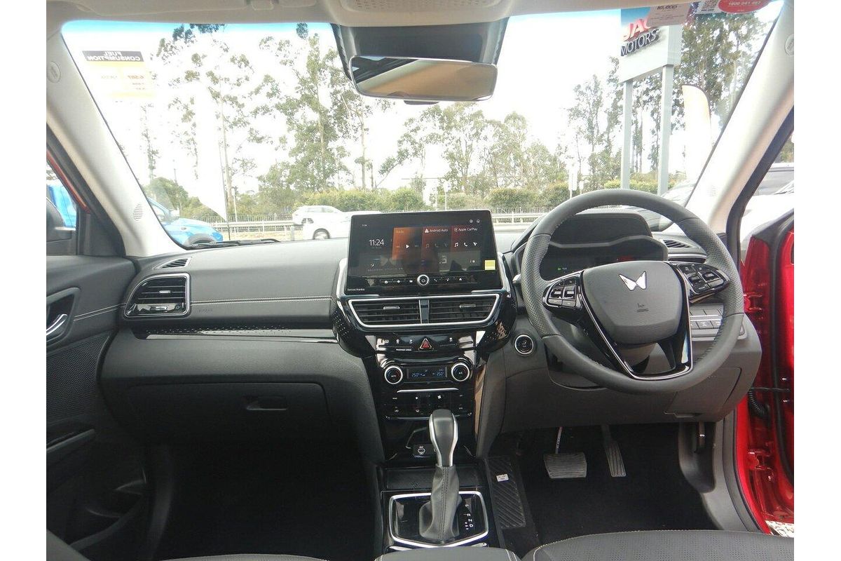 2025 Mahindra XUV3XO AX7L