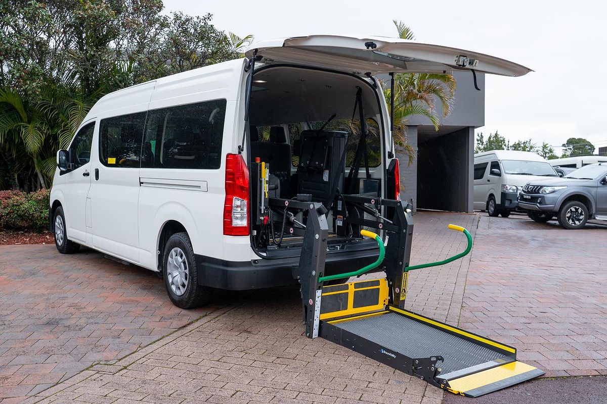 2019 Toyota Hiace Commuter GDH322R