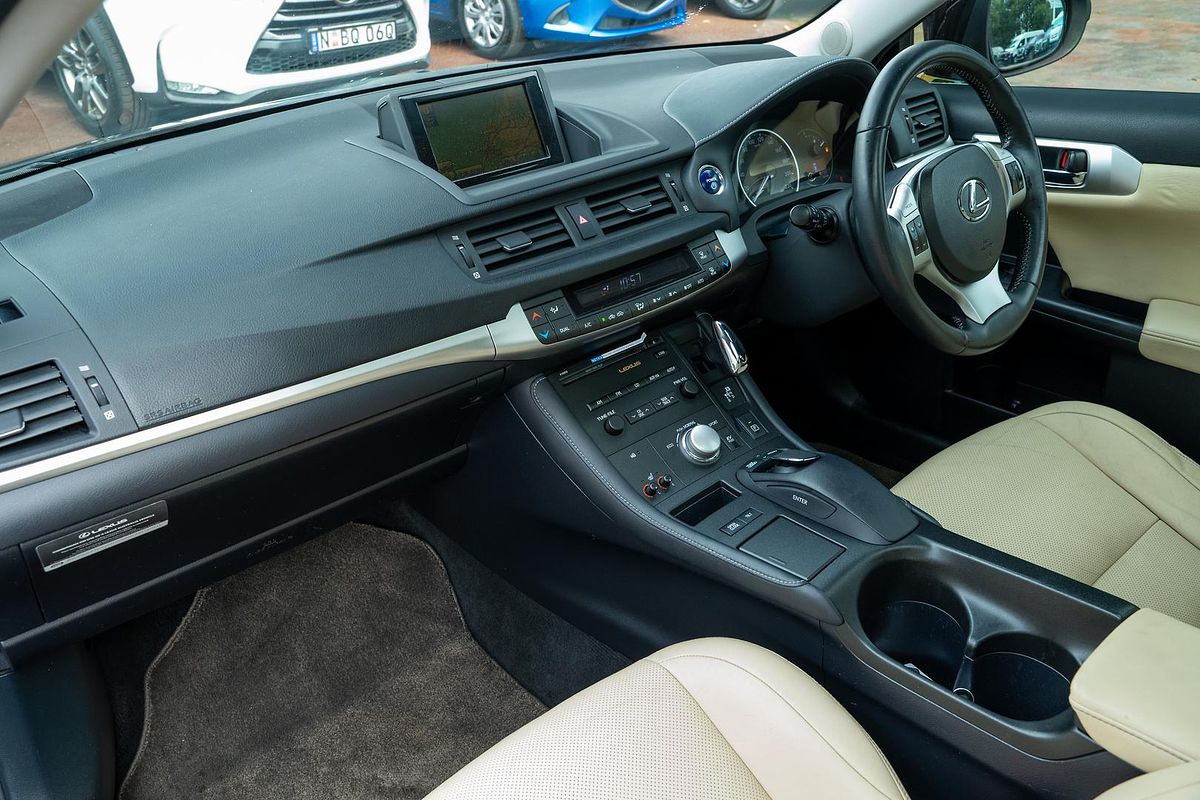2011 Lexus CT CT200h Luxury ZWA10R