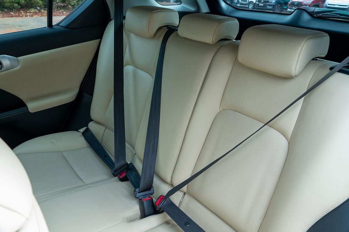 2011 Lexus CT CT200h Luxury ZWA10R