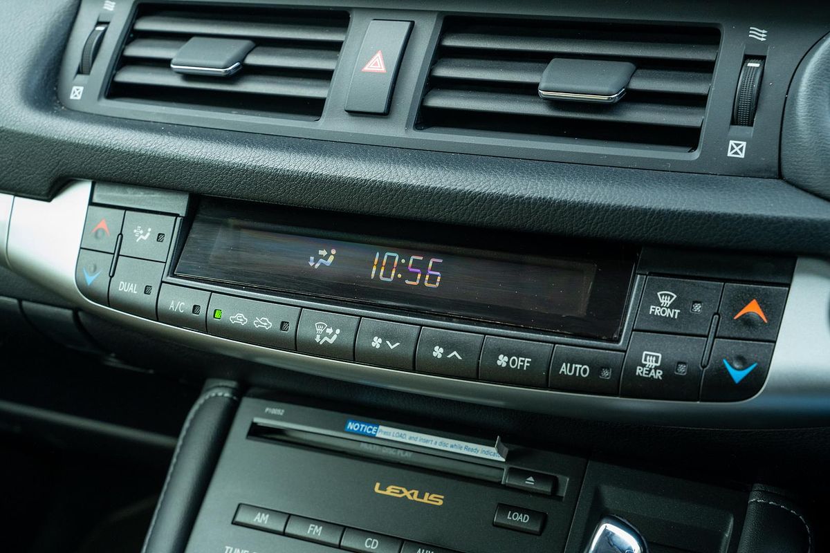 2011 Lexus CT CT200h Luxury ZWA10R