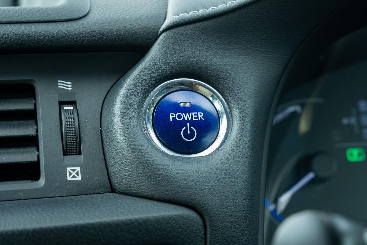 2011 Lexus CT CT200h Luxury ZWA10R