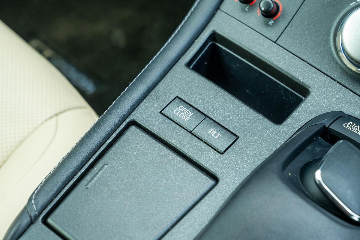 2011 Lexus CT CT200h Luxury ZWA10R