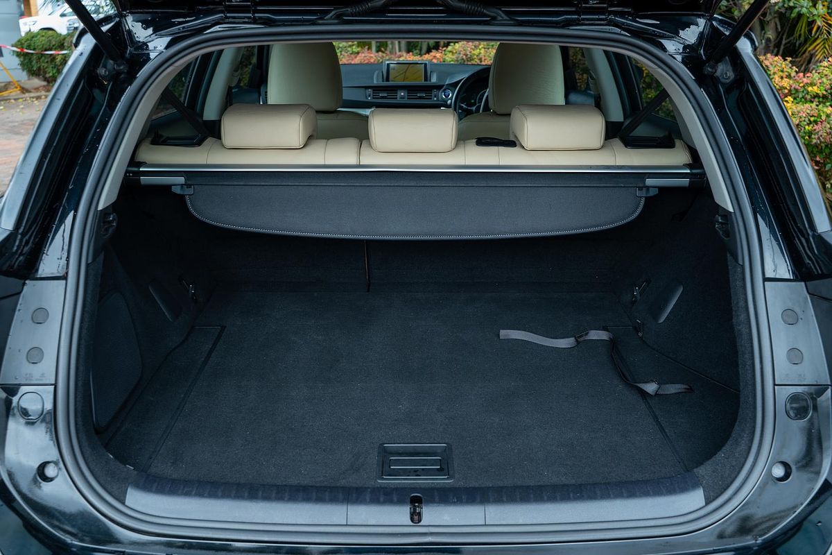 2011 Lexus CT CT200h Luxury ZWA10R