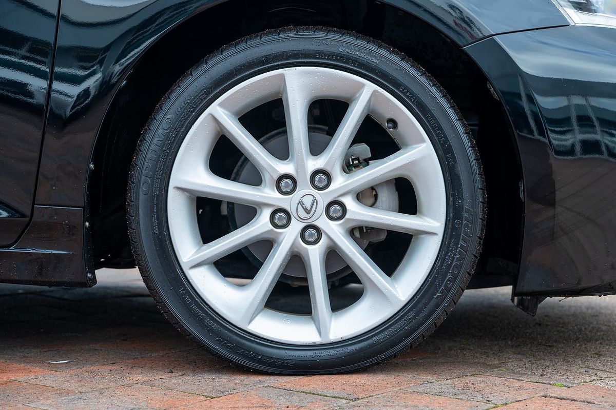 2011 Lexus CT CT200h Luxury ZWA10R