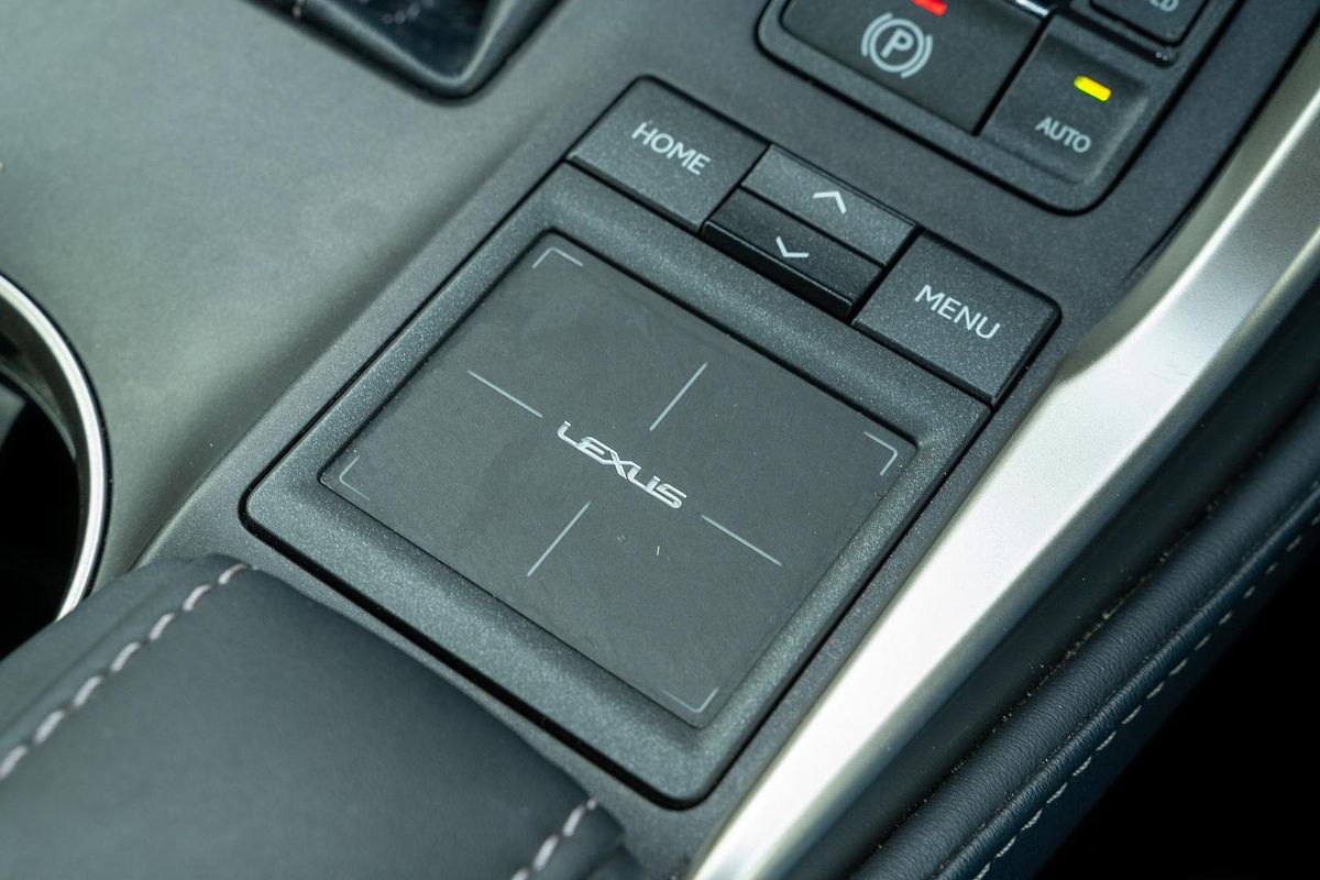 2015 Lexus NX NX300h Luxury AYZ15R