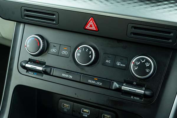 2023 Kia Carnival S KA4