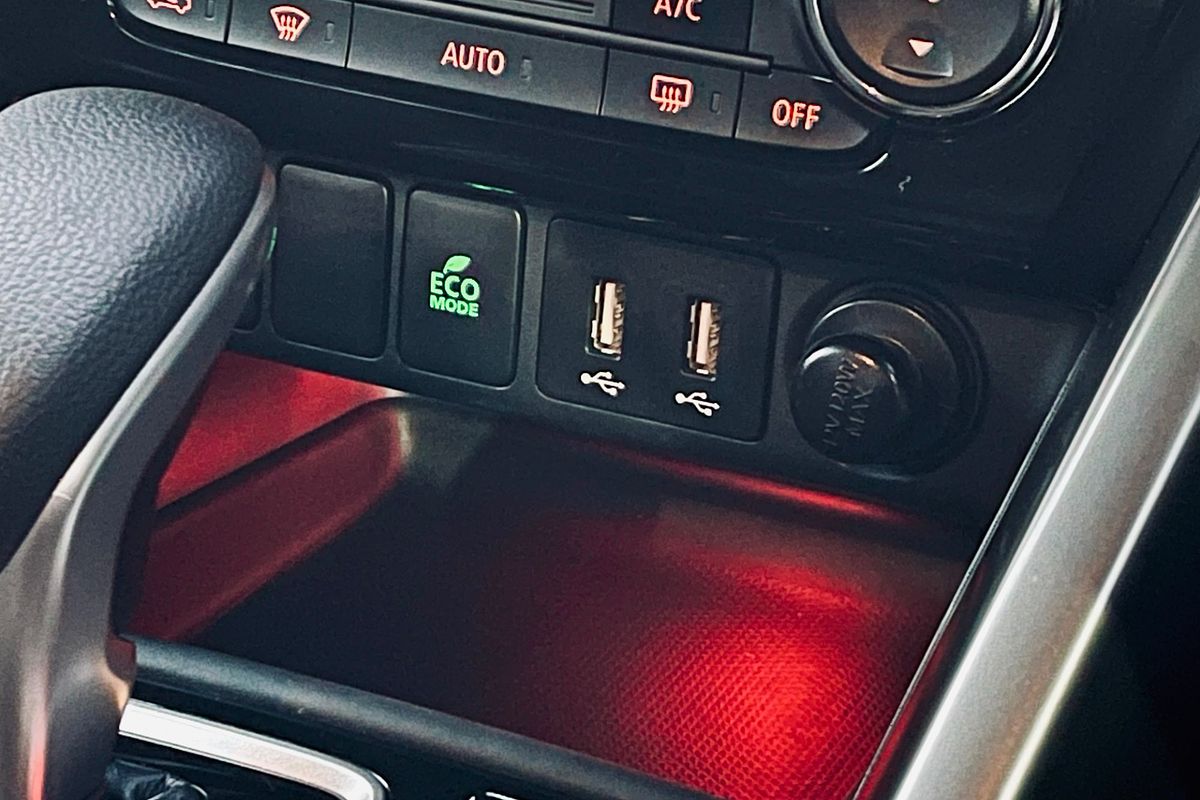 2024 Mitsubishi Eclipse Cross LS Black Edition YB