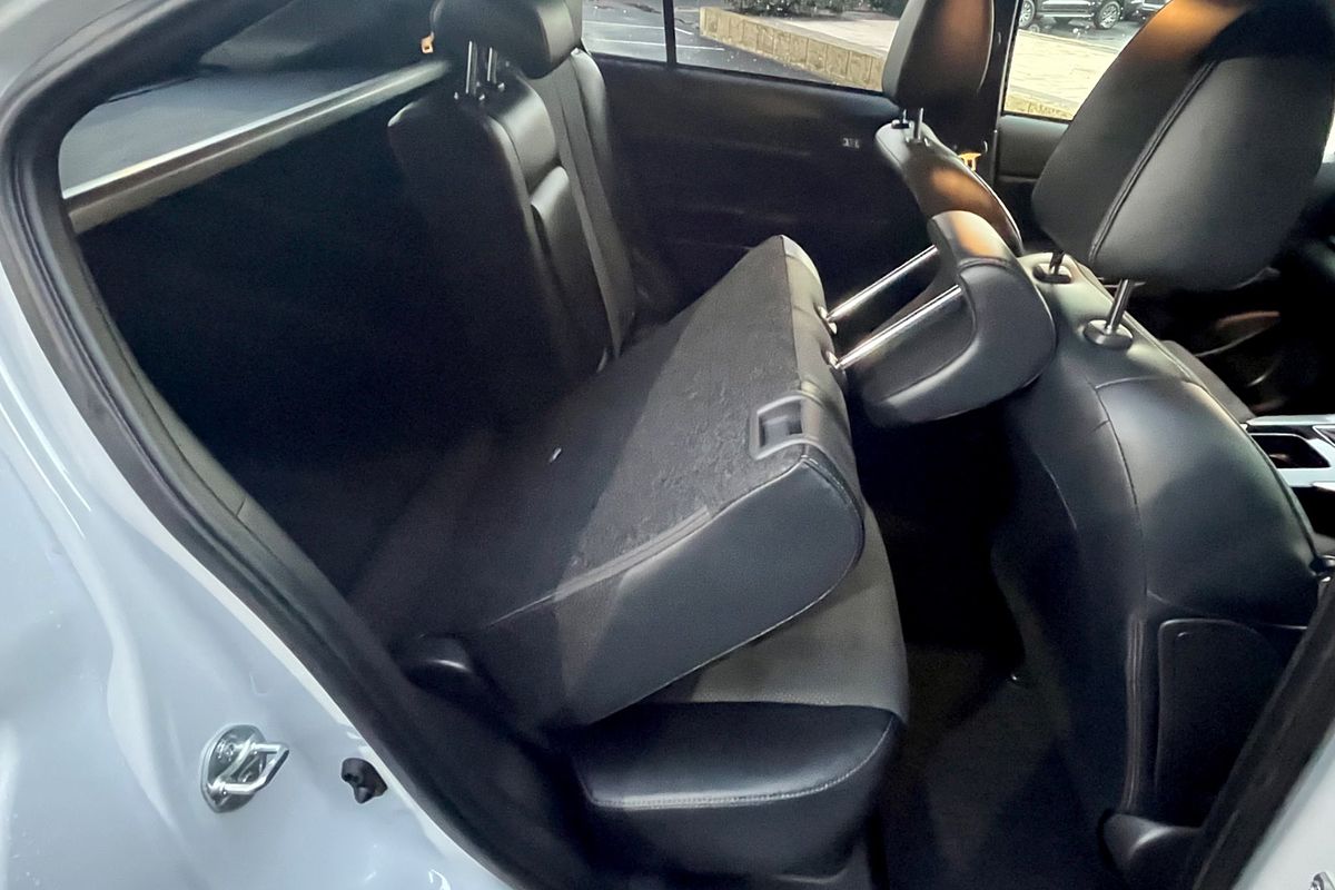 2024 Mitsubishi Eclipse Cross LS Black Edition YB