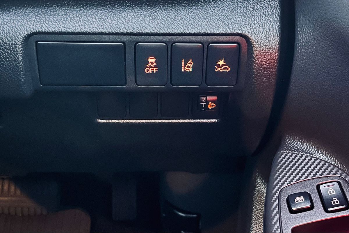 2024 Mitsubishi Eclipse Cross LS Black Edition YB