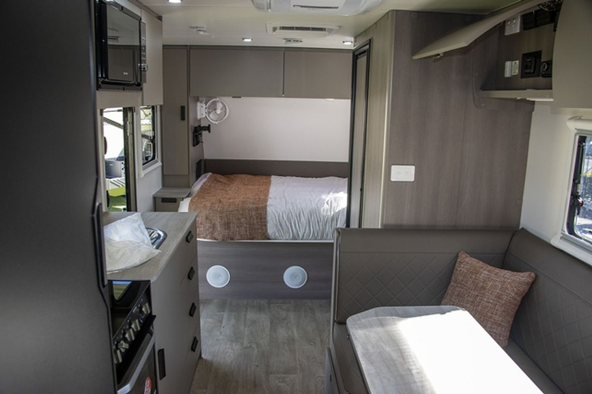 2024 Jayco BASE STATION CARAVAN 24.75-6.4T.BS-MY24