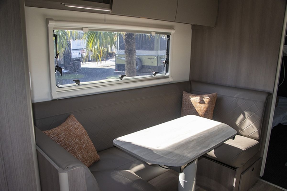2024 Jayco BASE STATION CARAVAN 24.75-6.4T.BS-MY24