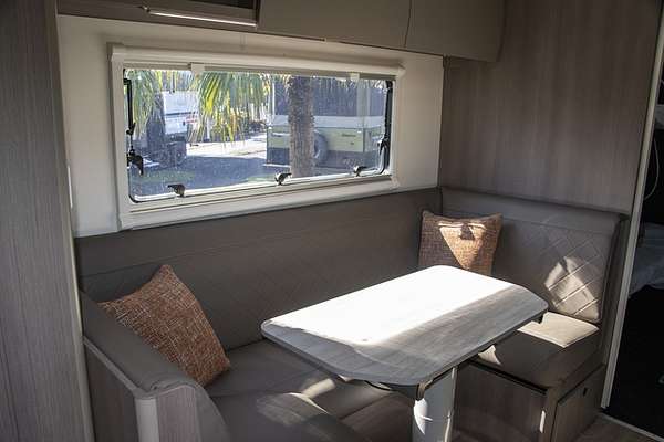 2024 Jayco BASE STATION CARAVAN 24.75-6.4T.BS-MY24