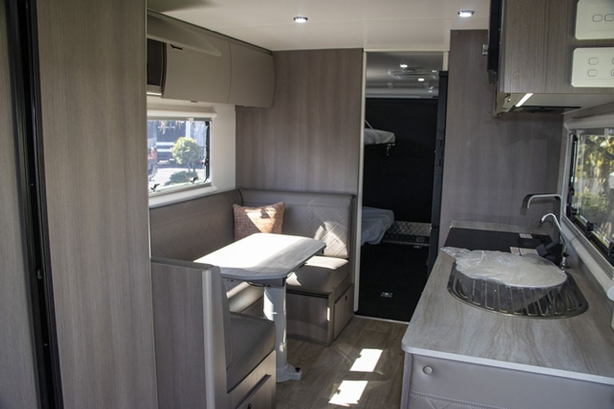2024 Jayco BASE STATION CARAVAN 24.75-6.4T.BS-MY24