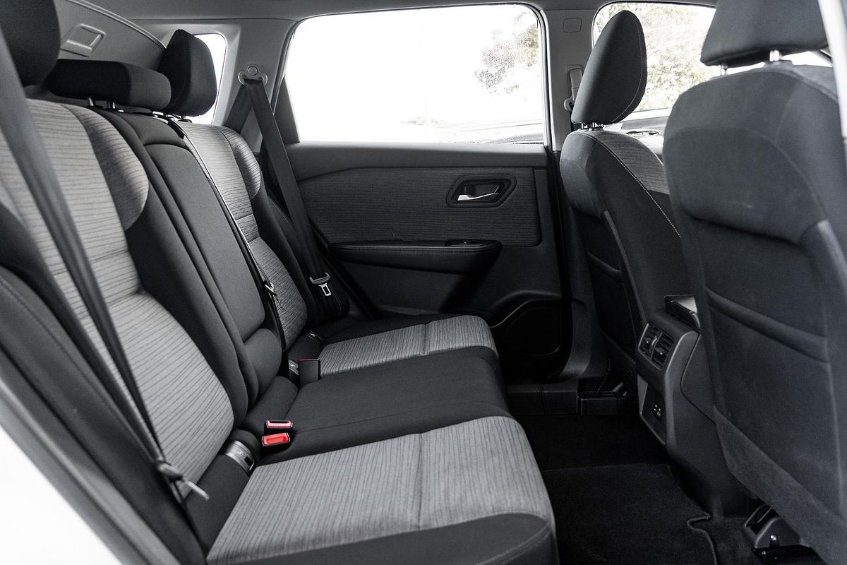 2024 Nissan X-TRAIL ST T33