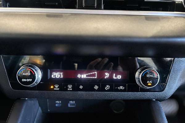 2023 Mitsubishi Outlander ES ZM
