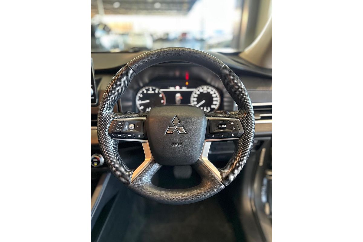 2023 Mitsubishi Outlander ES ZM