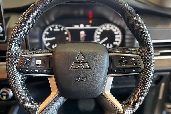 2023 Mitsubishi Outlander ES ZM