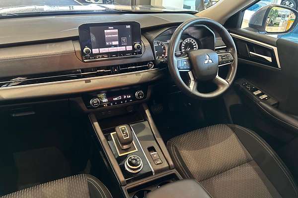 2023 Mitsubishi Outlander ES ZM