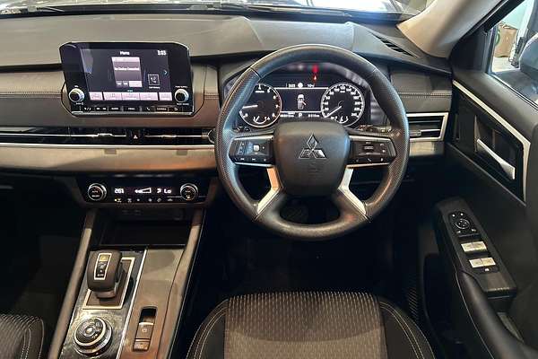 2023 Mitsubishi Outlander ES ZM