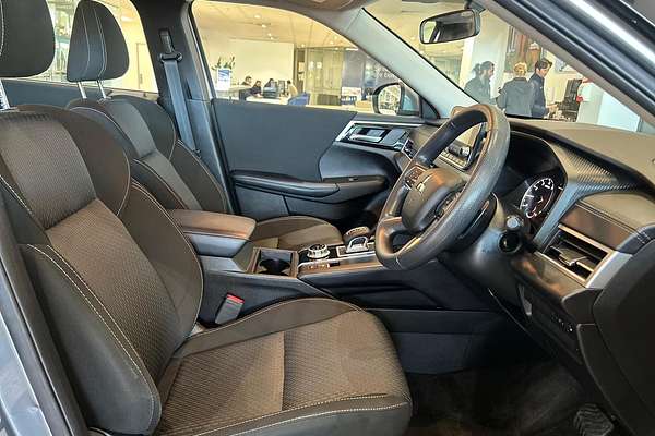 2023 Mitsubishi Outlander ES ZM