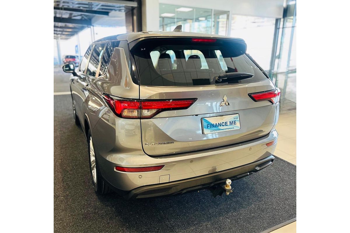 2023 Mitsubishi Outlander ES ZM