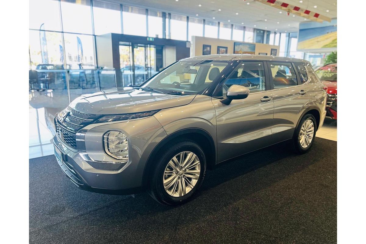 2023 Mitsubishi Outlander ES ZM