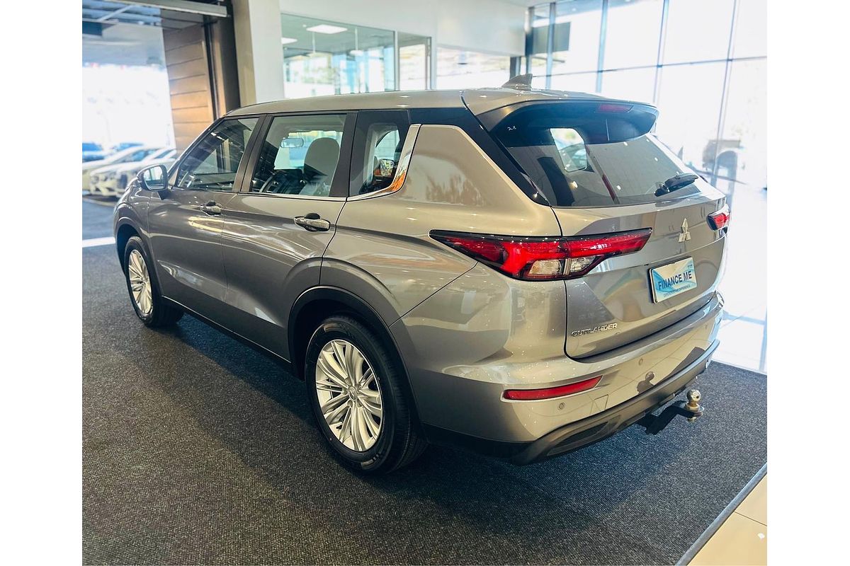 2023 Mitsubishi Outlander ES ZM