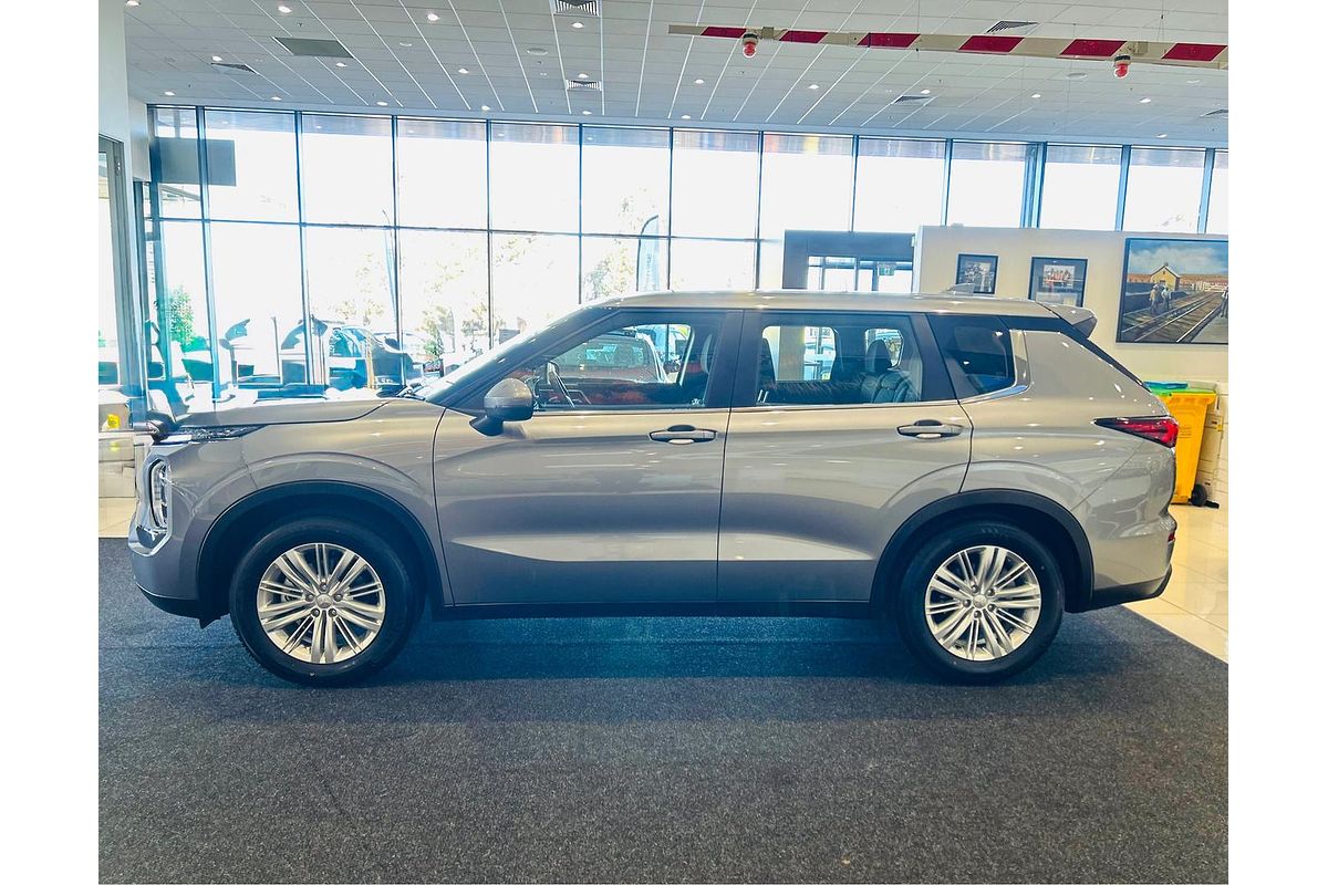 2023 Mitsubishi Outlander ES ZM