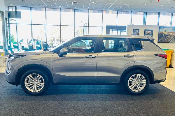 2023 Mitsubishi Outlander ES ZM
