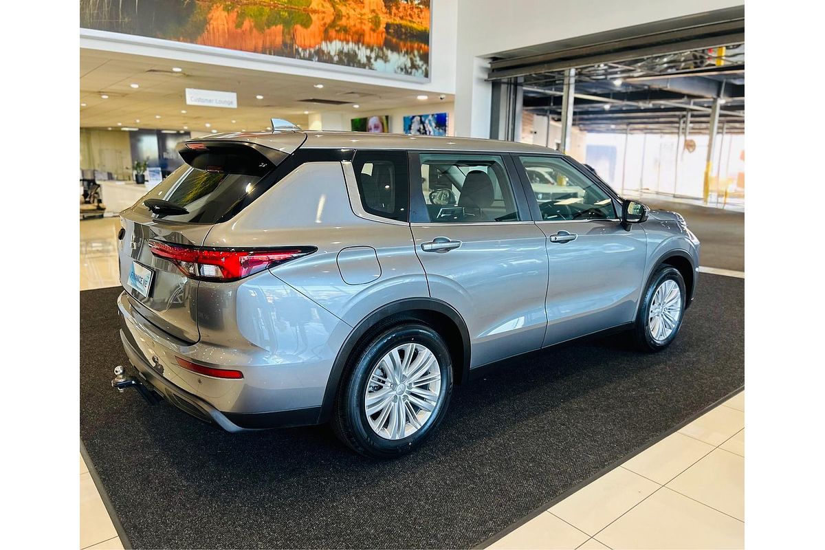 2023 Mitsubishi Outlander ES ZM