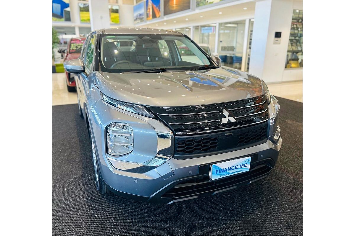 2023 Mitsubishi Outlander ES ZM