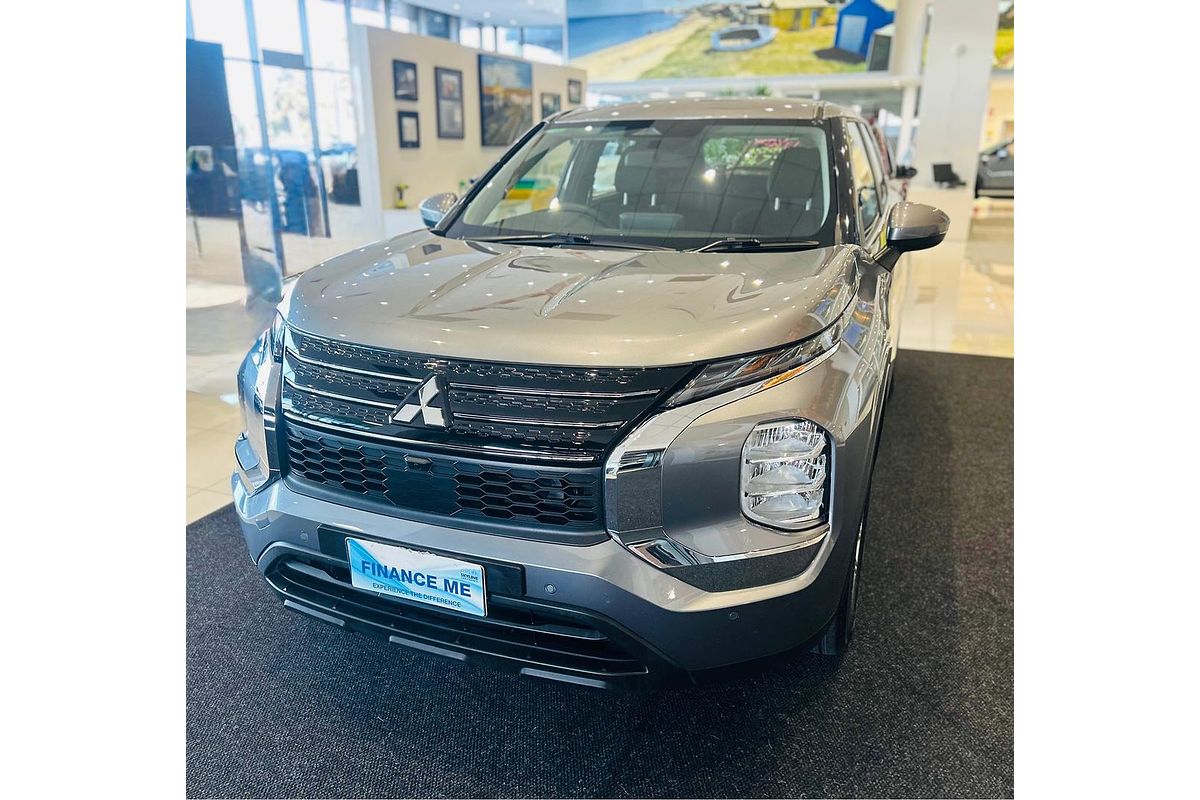 2023 Mitsubishi Outlander ES ZM
