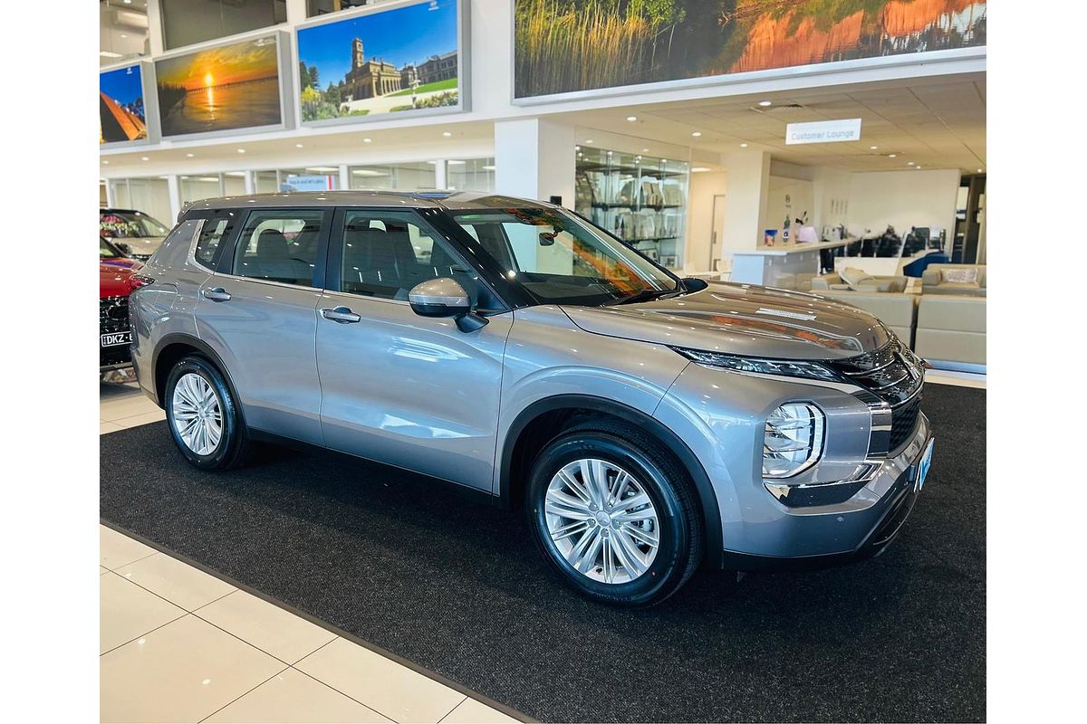 2023 Mitsubishi Outlander ES ZM