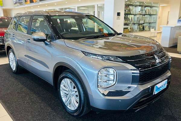 2023 Mitsubishi Outlander ES ZM