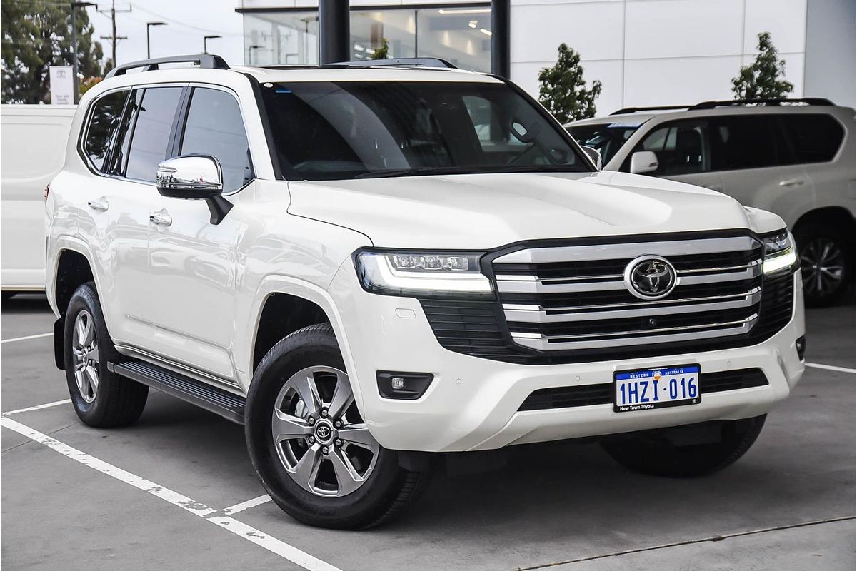 2023 Toyota Landcruiser Sahara FJA300R