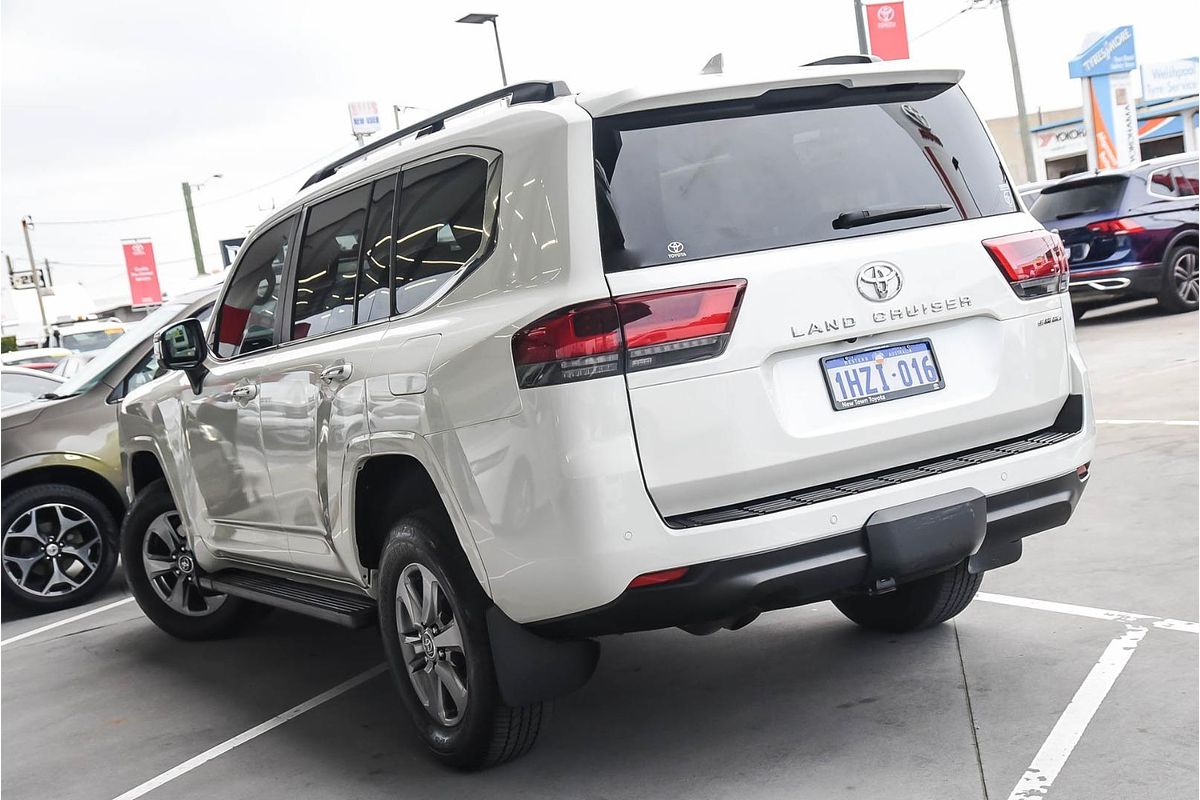 2023 Toyota Landcruiser Sahara FJA300R