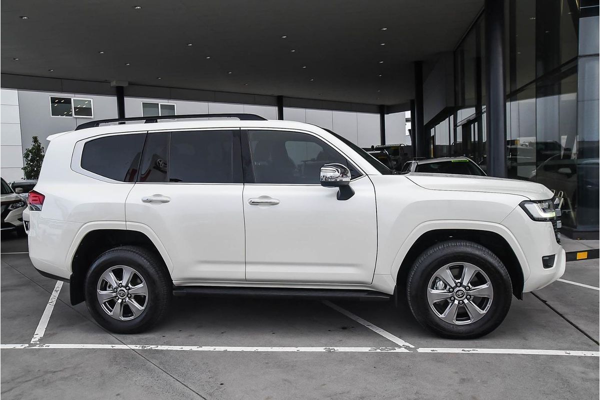 2023 Toyota Landcruiser Sahara FJA300R