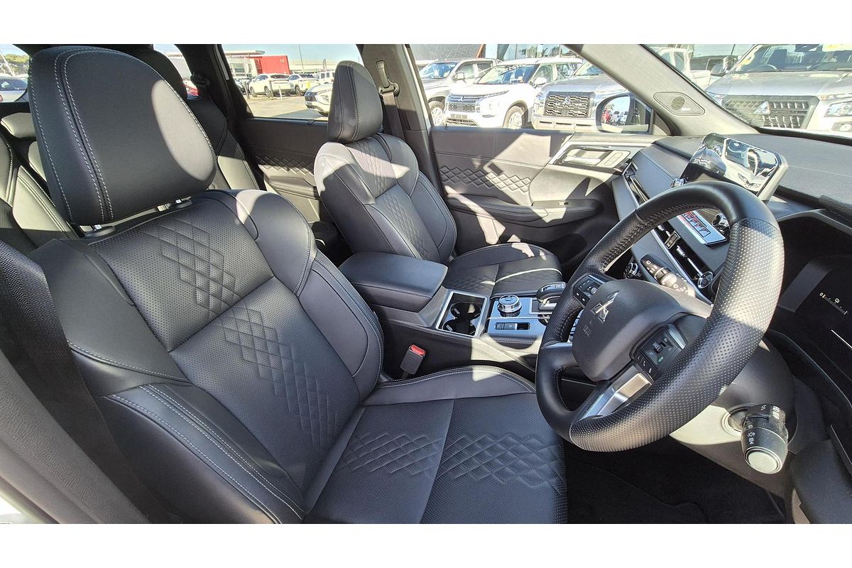 2024 Mitsubishi Outlander PHEV GSR ZM