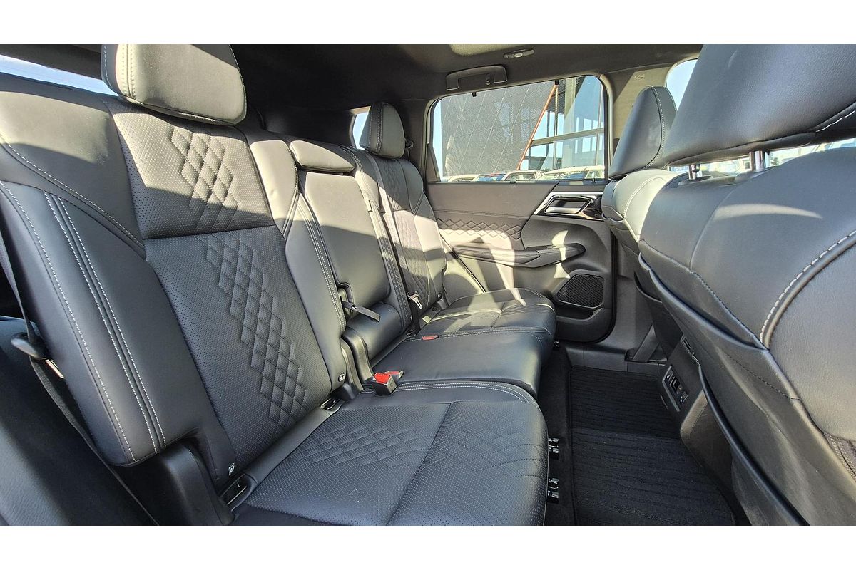 2024 Mitsubishi Outlander PHEV GSR ZM