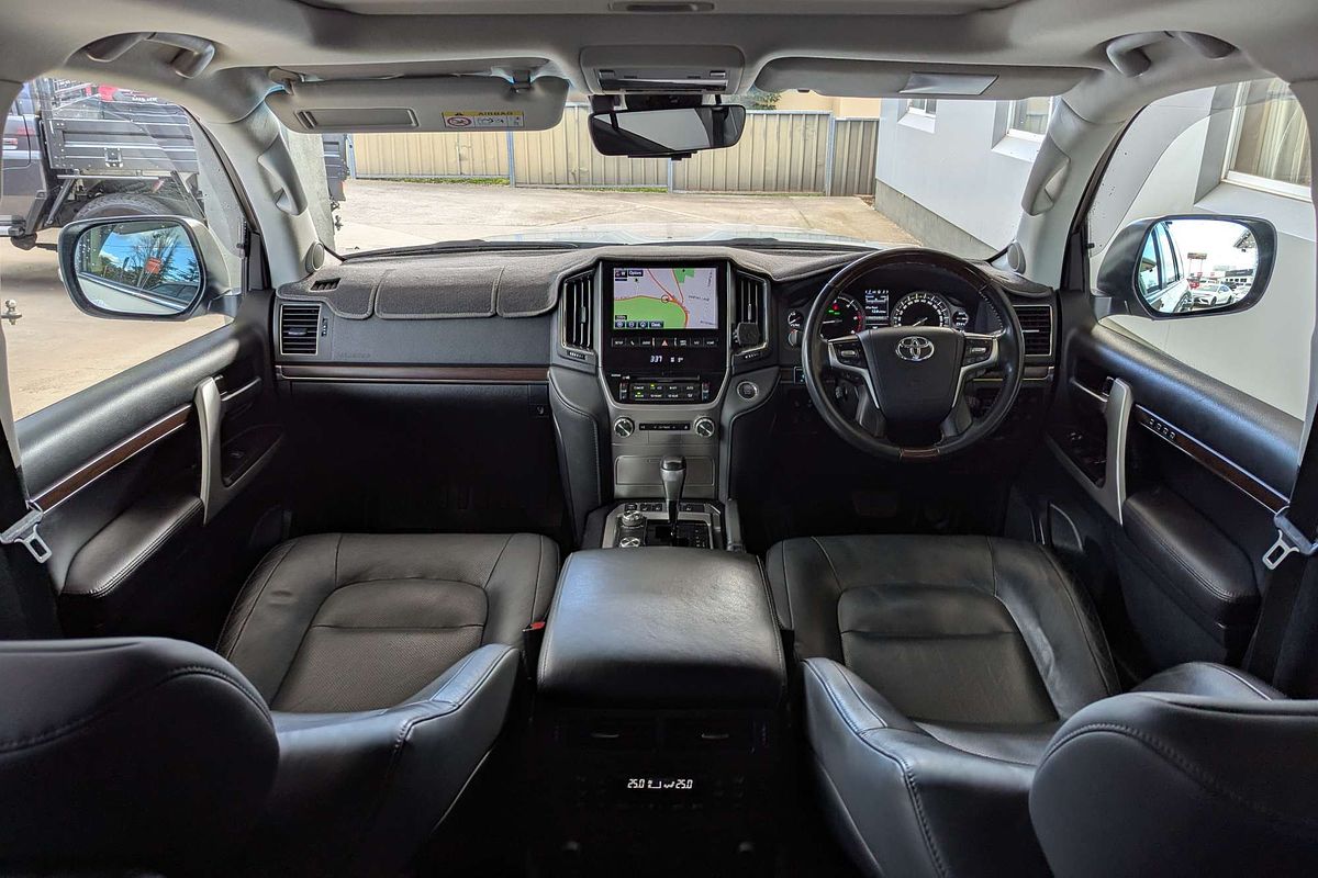 2021 Toyota Landcruiser Sahara VDJ200R