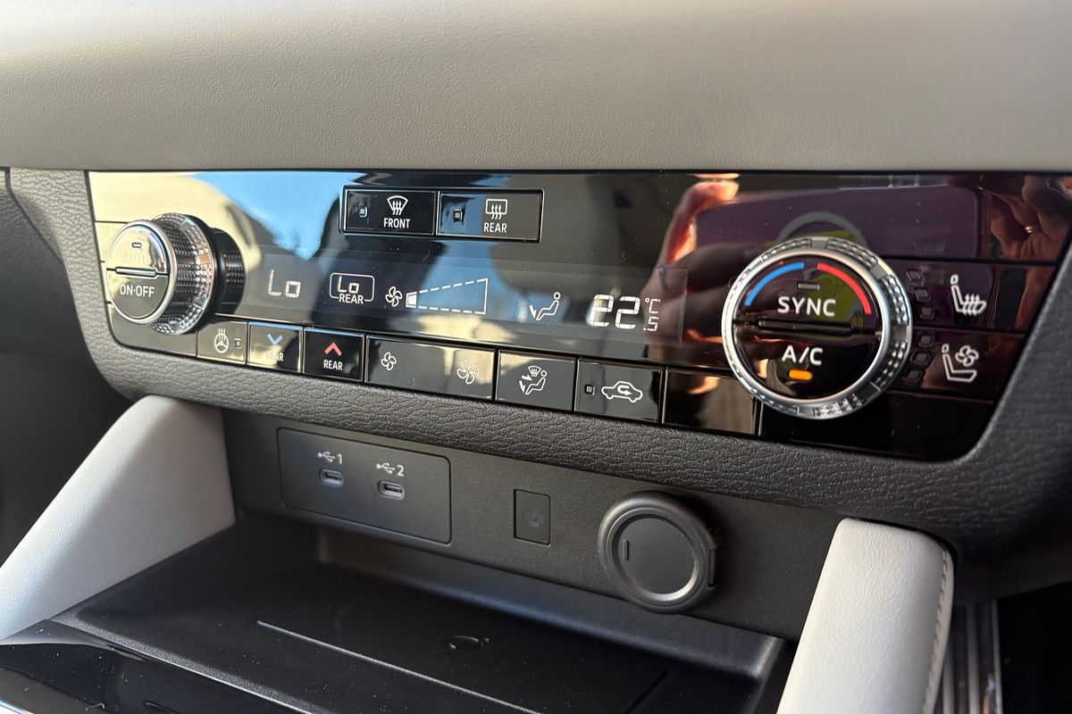 2025 Mitsubishi Outlander Exceed ZM