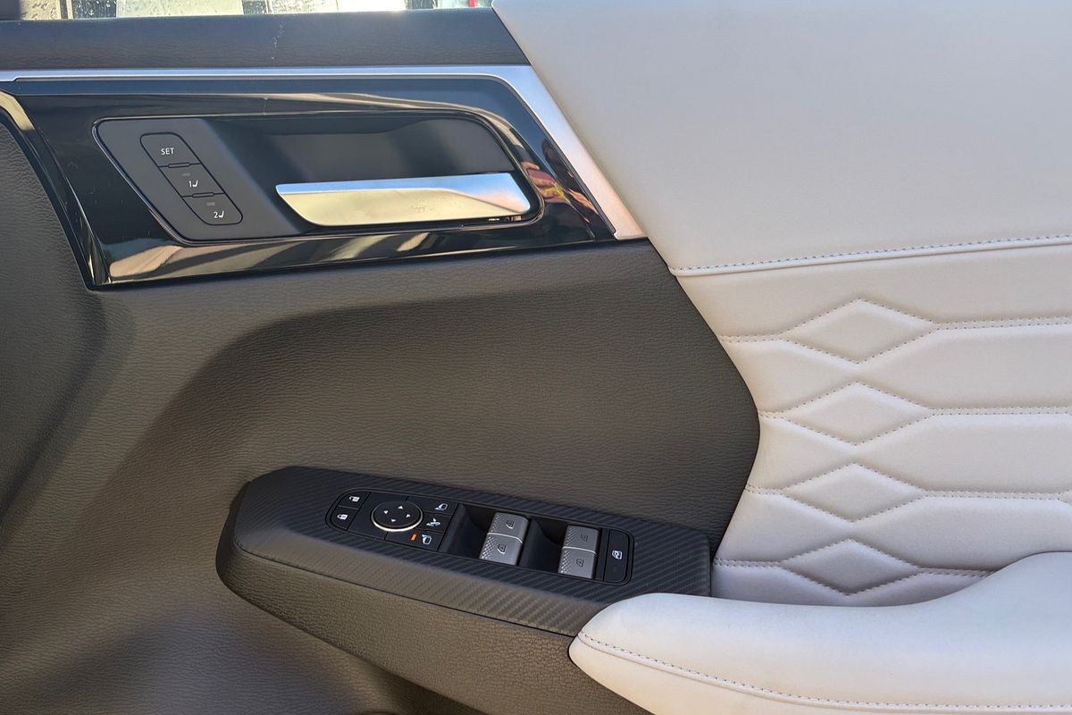 2025 Mitsubishi Outlander Exceed ZM