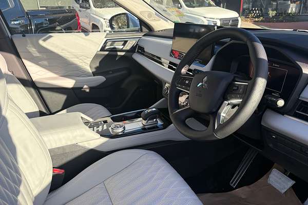 2025 Mitsubishi Outlander Exceed ZM